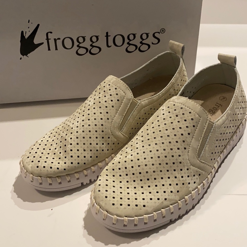 Frogg Toggs SZ 6 Slip On Beige Camo Traveler Shoes New